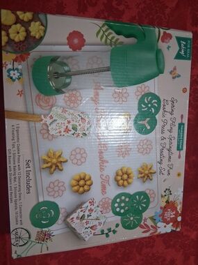 Spring Flower Cookie Press & Decorating Kit - Green